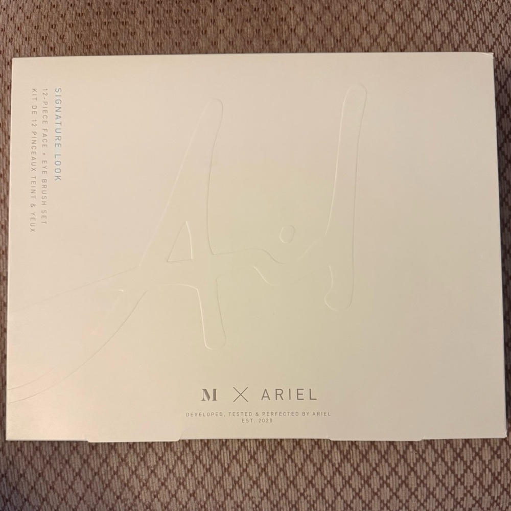 Ariel Signature Look Makeup Kit